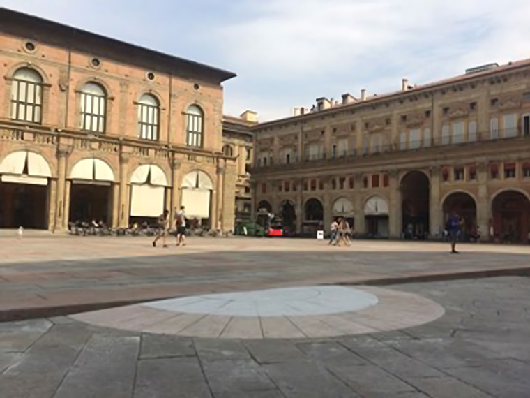 Il Crescentone di Piazza Maggiore